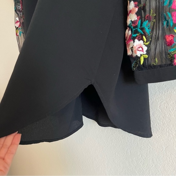 2/$30 Umgee Black and Pink Blouse with Boxy Style and 3/4 Sleeves - Picture 10 of 15